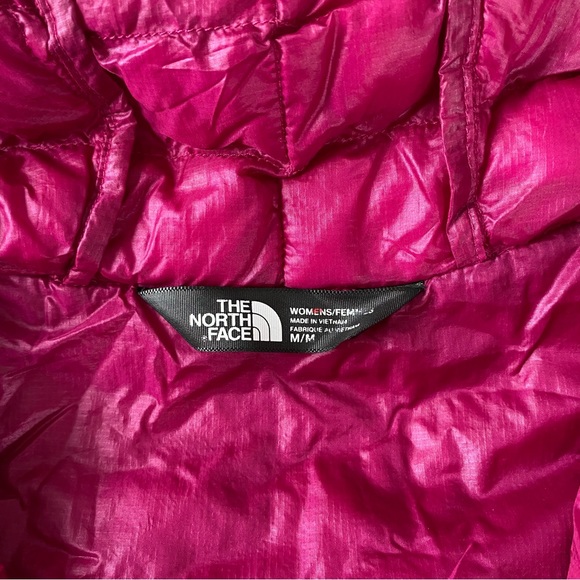 Hot Pink North Face Thermoball Down Jacket Size Medium - Picture 6 of 9